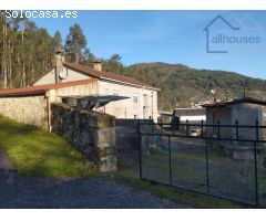 Encanto rural en Oia (Acevedo): Amplia finca con múltiples edificaciones