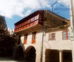 Casa de película, emblemática, alma de Pontevedra. Hasta NETFLIX se ha enamorado !!