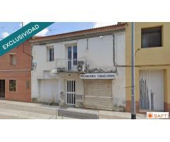 Amplia casa adosada con jardín en Alfarràs