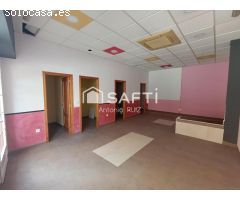 Local comercial en venta, zona Salesianos. Amplio, luminoso y con gran fachada. SIN COMISIÓN DE COMP