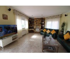 Magnífica y amplia casa 2 viviendas, piscina y vistas despejadas!!
