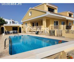 Gran chalet con piscina en Es Castell