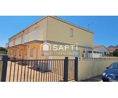 Casa adosada en costa norte ,construida en 2 plantas con gran terraza exterior zona chill out y barb