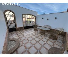 Gran vivienda adosada en Pilas, junto Plaza de Las Carreritas!!!
