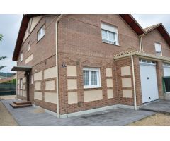 CHALET PAREADO EN VENTA URBANIZACIÓN CASASOLA