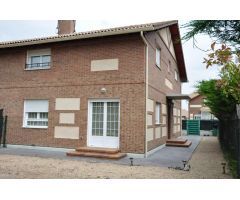 CHALET PAREADO EN VENTA URBANIZACIÓN CASASOLA