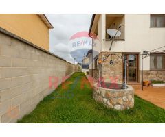 Chalet independiente con piscina