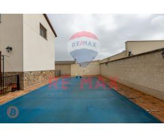 Chalet independiente con piscina