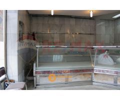 Estupendo local para negocio en la calle Templarios - ¡Inicia tu empresa ya!