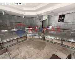 Estupendo local para negocio en la calle Templarios - ¡Inicia tu empresa ya!