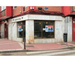 Estupendo local para negocio en la calle Templarios - ¡Inicia tu empresa ya!