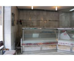 Estupendo local para negocio en la calle Templarios - ¡Inicia tu empresa ya!
