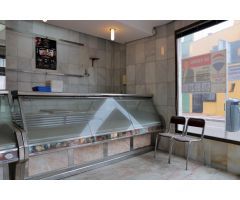 Estupendo local para negocio en la calle Templarios - ¡Inicia tu empresa ya!