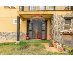 ¿Buscas un hogar lleno de encanto y luminosidad? ¡Esta es tu oportunidad! Venta casa calle Panera