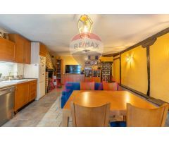 ¿Buscas un hogar lleno de encanto y luminosidad? ¡Esta es tu oportunidad! Venta casa calle Panera
