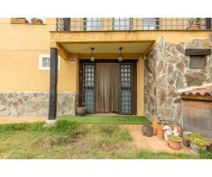 ¿Buscas un hogar lleno de encanto y luminosidad? ¡Esta es tu oportunidad! Venta casa calle Panera