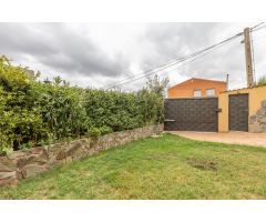 ¿Buscas un hogar lleno de encanto y luminosidad? ¡Esta es tu oportunidad! Venta casa calle Panera