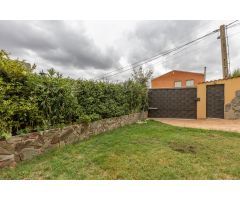 ¿Buscas un hogar lleno de encanto y luminosidad? ¡Esta es tu oportunidad! Venta casa calle Panera