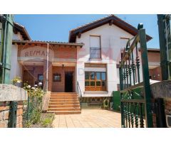 CHALET PAREADO CON GARAJE