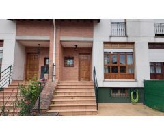 CHALET PAREADO CON GARAJE