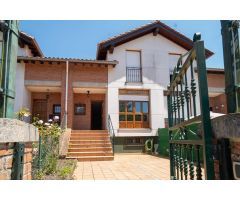CHALET PAREADO CON GARAJE
