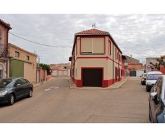 Casa de pueblo en Viana, a la venta