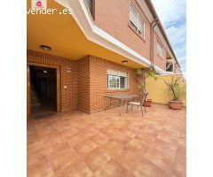Una casa para vivirla. Dúplex de ensueño en Santo Ángel, con espacio, luz y carácter propio