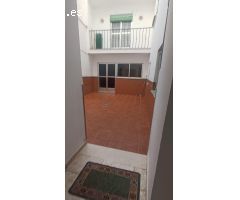 PISO BAJO 125 m2 CON DOS PATIOS
