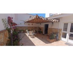 PRECIOSA CASA CON GRAN PATIO