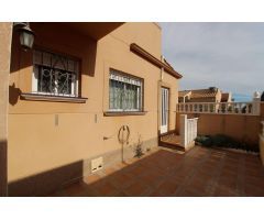 Casa adosada en Punta Prima-La Ciñuelica con Vistas al mar