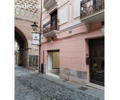 Se alquila local comercial en el centro de Teruel totalmente acondicionado.