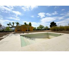 Espectacular chalet con piscina, garaje, zona de hípica y viñedos