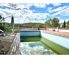 Casa Rústica en La Casella de Alzira, en pleno Paraje natural con gran piscina.