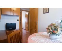 ROSALIA DE CASTRO.- Cuatro dormitorios, salón, cocina, dos baños y balcón. Garaje y trastero.