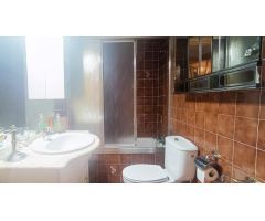 ROSALIA DE CASTRO.- Cuatro dormitorios, salón, cocina, dos baños y balcón. Garaje y trastero.