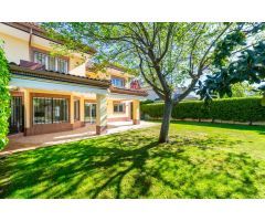 Chalet Pareado con Gran Potencial en Parcela de 600 m² – Ascensor, Jardín y Garaje