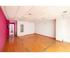 Local comercial en zona Caleta - Plaza de Toros, junto a Juzgados y Hospitales.