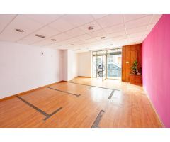 Local comercial en zona Caleta - Plaza de Toros, junto a Juzgados y Hospitales.
