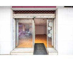 Local comercial en zona Caleta - Plaza de Toros, junto a Juzgados y Hospitales.