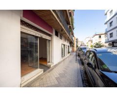 Local comercial en zona Caleta - Plaza de Toros, junto a Juzgados y Hospitales.