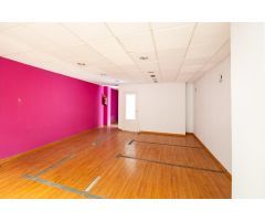 Local comercial en zona Caleta - Plaza de Toros, junto a Juzgados y Hospitales.