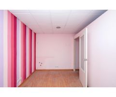 Local comercial en zona Caleta - Plaza de Toros, junto a Juzgados y Hospitales.