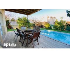 ¡ESPECTACULAR CHALET EN CASTELLARNAU!
