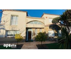 ¡ESPECTACULAR CHALET EN CASTELLARNAU!