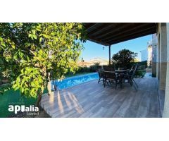 ¡ESPECTACULAR CHALET EN CASTELLARNAU!