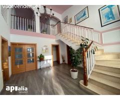 ¡ESPECTACULAR CHALET EN CASTELLARNAU!