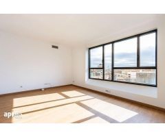 ¡ESPECTACULAR PISO EN LA CREU ALTA!