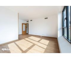 ¡ESPECTACULAR PISO EN LA CREU ALTA!