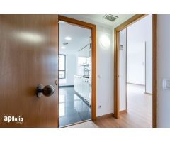 ¡ESPECTACULAR PISO EN LA CREU ALTA!
