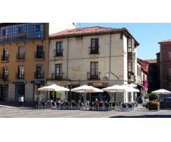 Edificio con encanto en plena Plaza de San Marcelo en el centro de León.